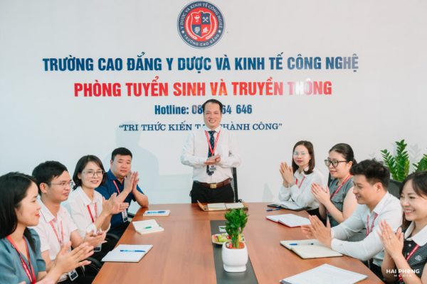 Trang tuyển sinh trường Cao đẳng y dược và kinh tế công nghệ hinh anh hoat dong cmet 8